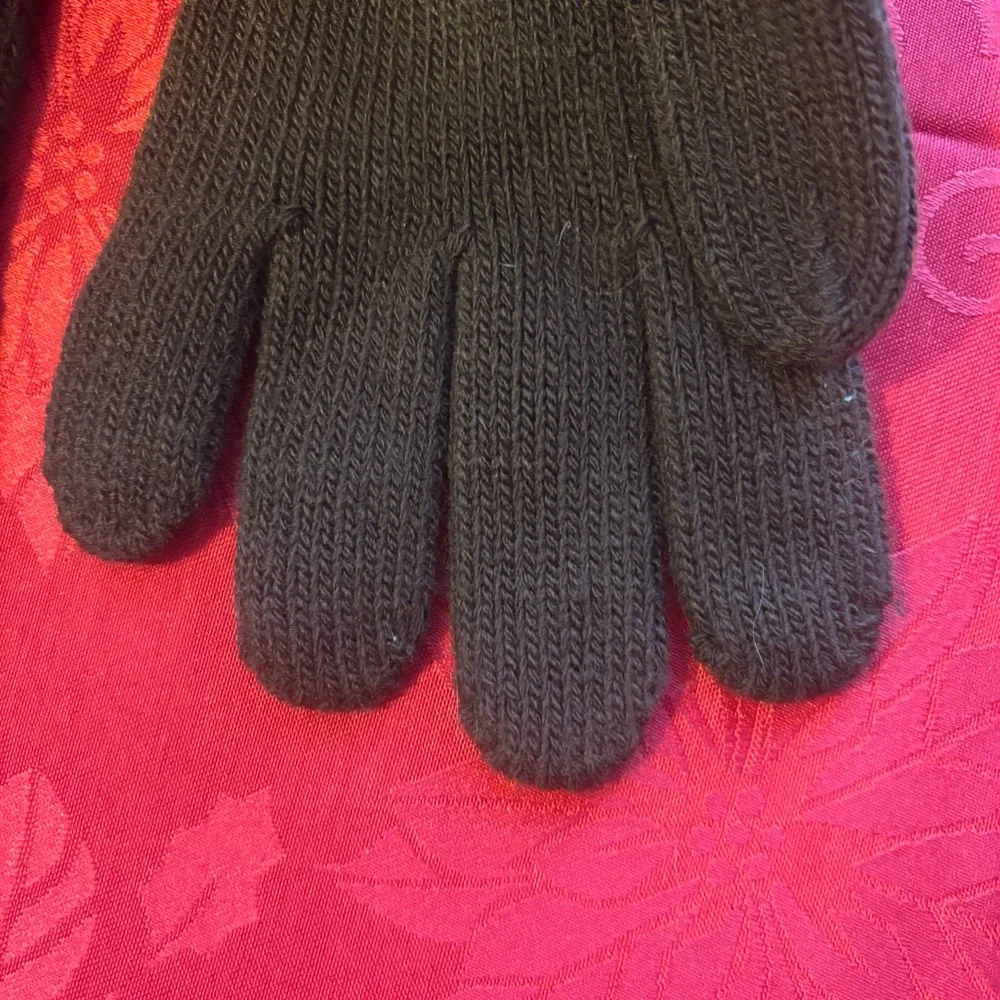 ❤️2/$15 or 3/$21❤️NWT Betmar New York Brown Knit Gloves w/Faux Fur Trim